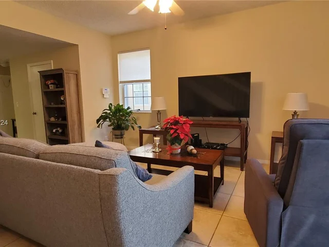 1376 Barcelona Way # 25, Weston FL 33327