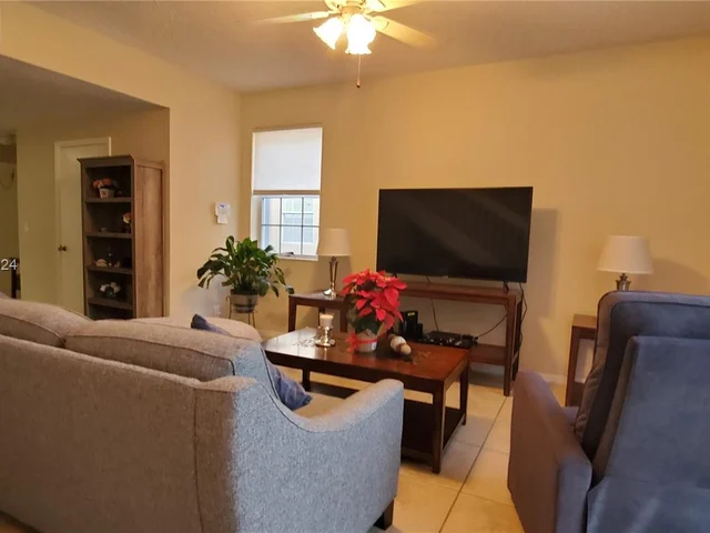 1376 Barcelona Way # 25, Weston FL 33327