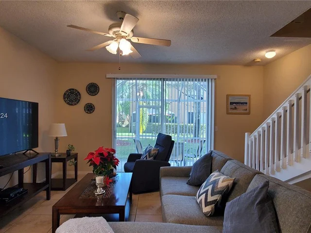 1376 Barcelona Way # 25, Weston FL 33327