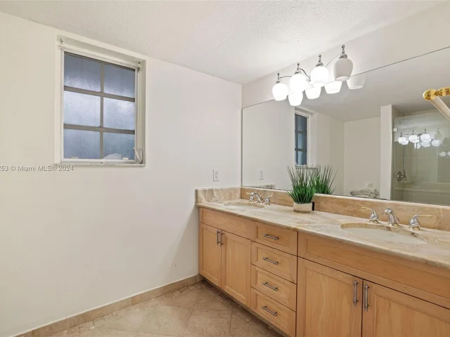 15224 SW 80th Ave, Palmetto Bay FL 33157