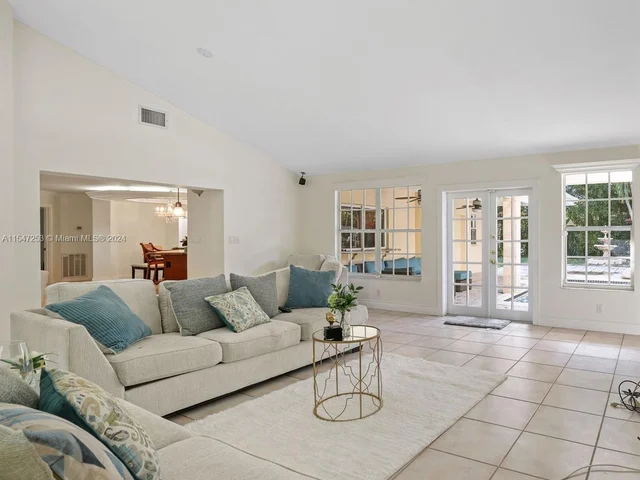 15224 SW 80th Ave, Palmetto Bay FL 33157