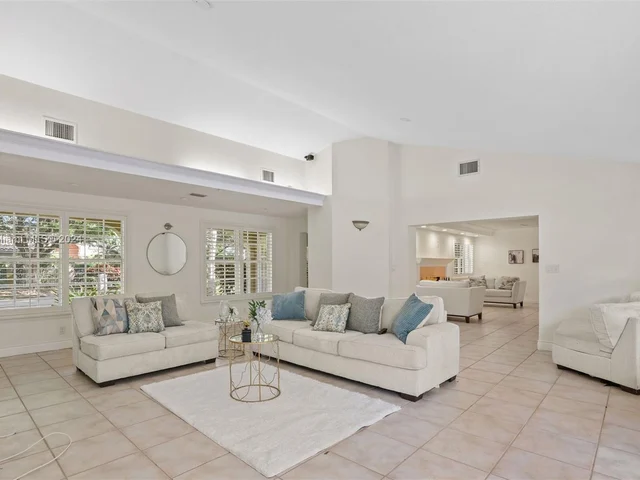 15224 SW 80th Ave, Palmetto Bay FL 33157