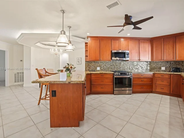 15224 SW 80th Ave, Palmetto Bay FL 33157