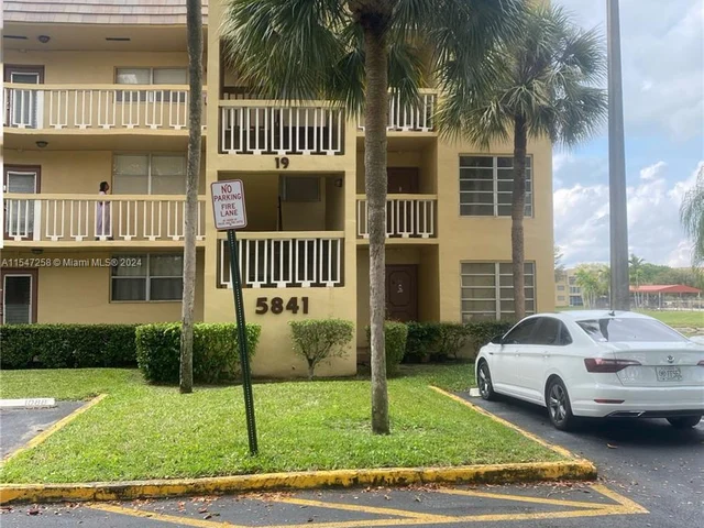 5841 NW 61st Ave # 212, Tamarac FL 33319