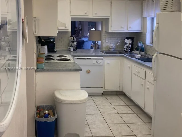 5841 NW 61st Ave # 212, Tamarac FL 33319