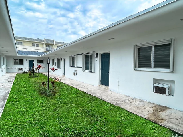775 NE 128th St # 5, North Miami FL 33161