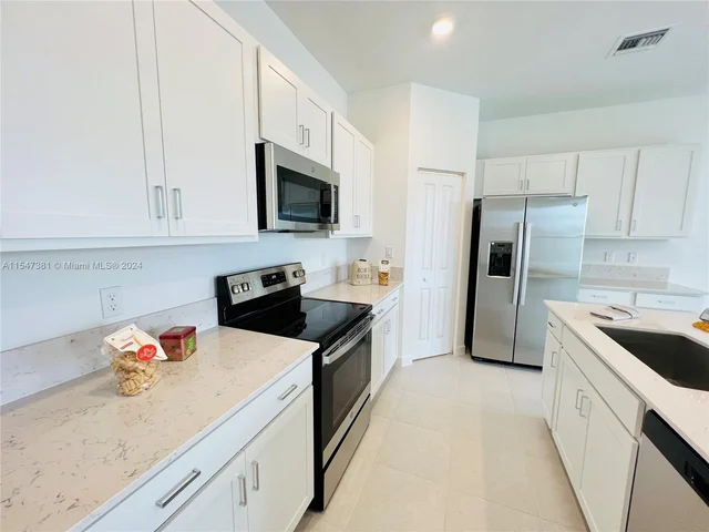 6909 Harbours Edge Ave, Lake Worth FL 33467