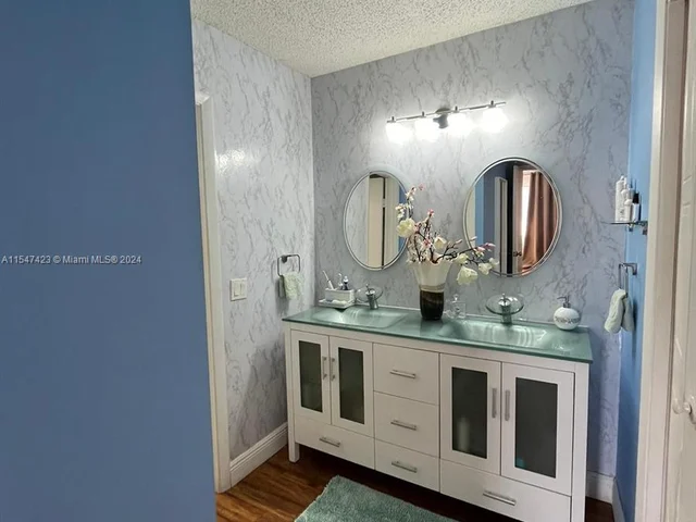 326 Lakeview Dr # 204, Weston FL 33326