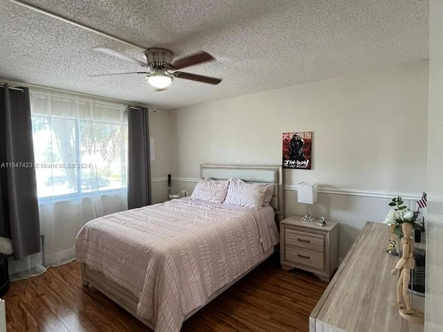 326 Lakeview Dr # 204, Weston FL 33326