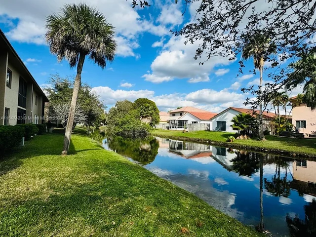 326 Lakeview Dr # 204, Weston FL 33326