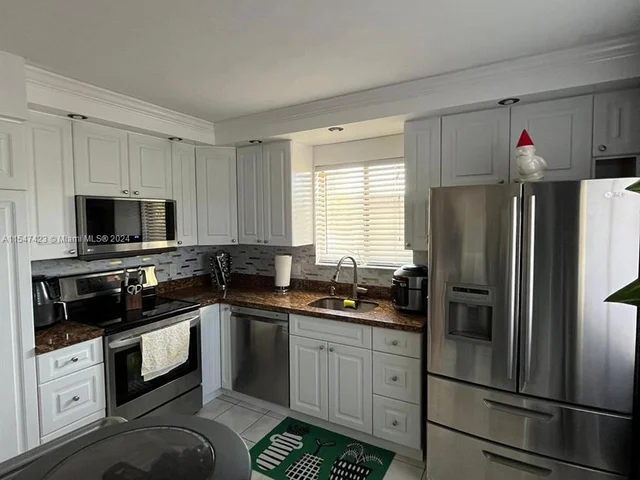 326 Lakeview Dr # 204, Weston FL 33326