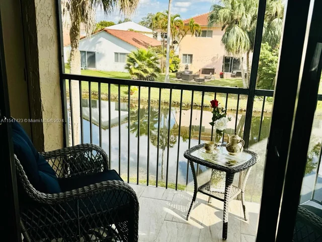 326 Lakeview Dr # 204, Weston FL 33326