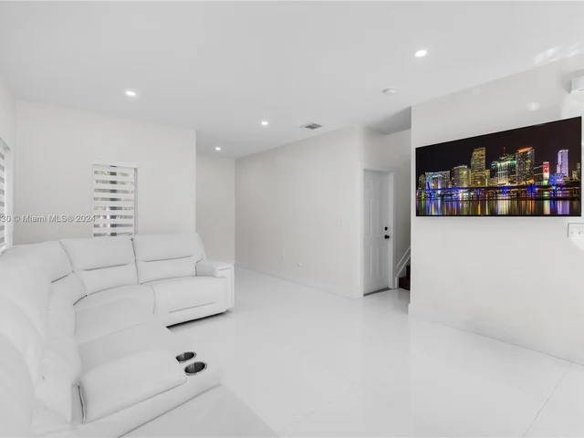 1073 NE 41st Ter, Homestead FL 33033