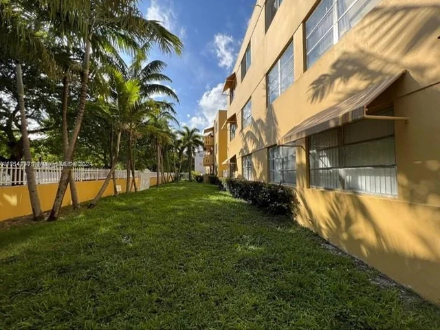 1851 NE 168th St # B3, North Miami Beach FL 33162