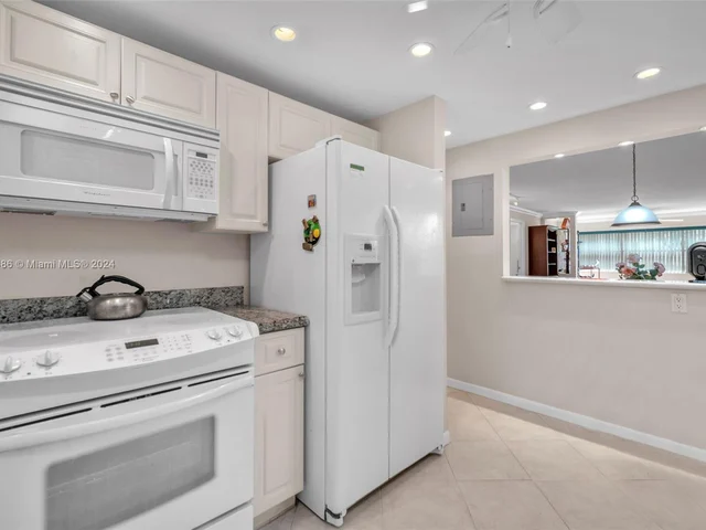 9310 Sunrise Lakes Blvd # 110, Sunrise FL 33322