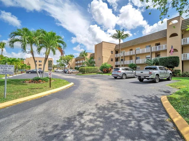 9310 Sunrise Lakes Blvd # 110, Sunrise FL 33322