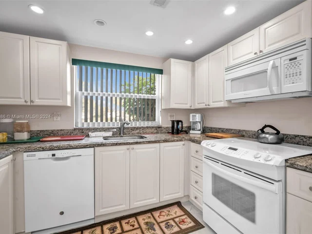 9310 Sunrise Lakes Blvd # 110, Sunrise FL 33322