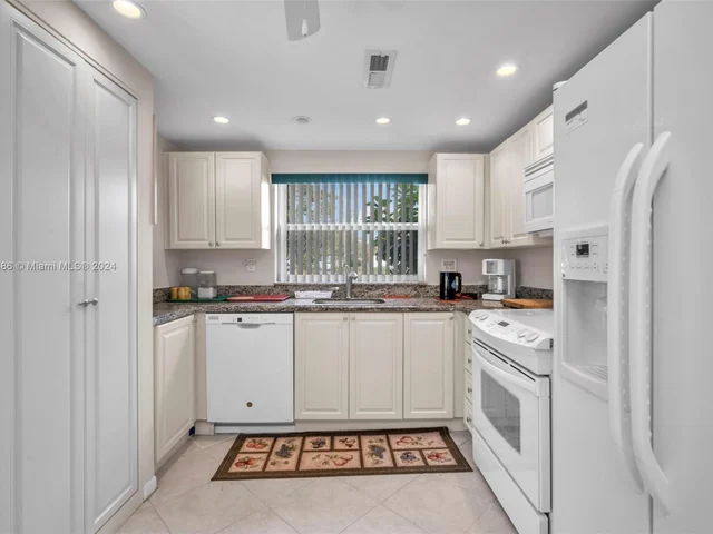 9310 Sunrise Lakes Blvd # 110, Sunrise FL 33322