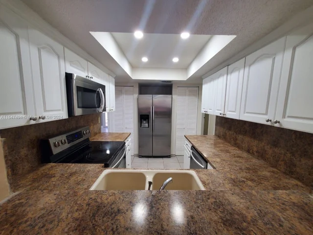 600 SW 89th Ct, Miami FL 33174