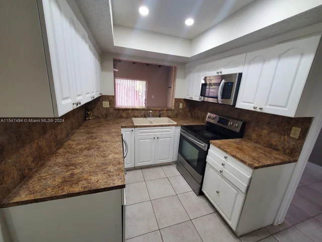 600 SW 89th Ct, Miami FL 33174