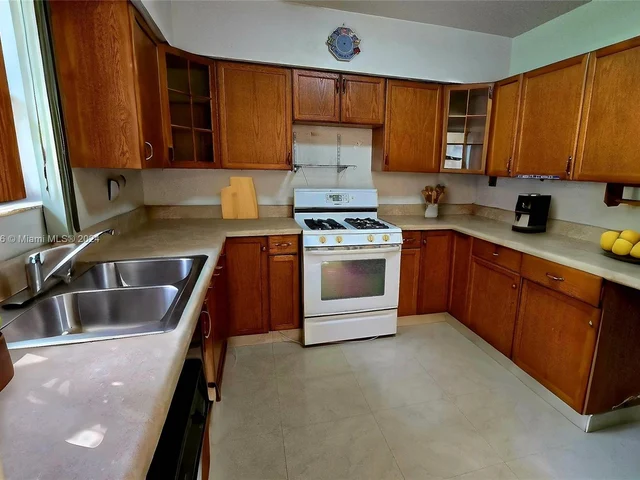 2151 SW 67th Ter, Miramar FL 33023