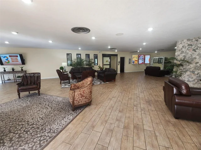 9281 Sunrise Lakes Blvd # 203, Sunrise FL 33322