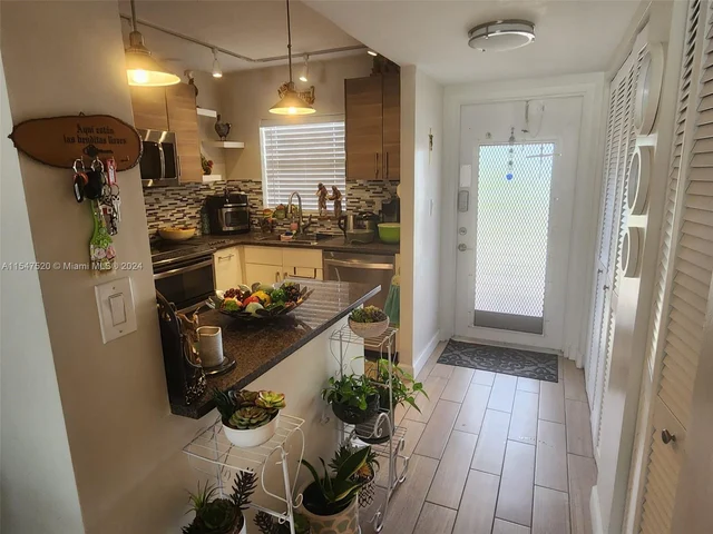 9281 Sunrise Lakes Blvd # 203, Sunrise FL 33322