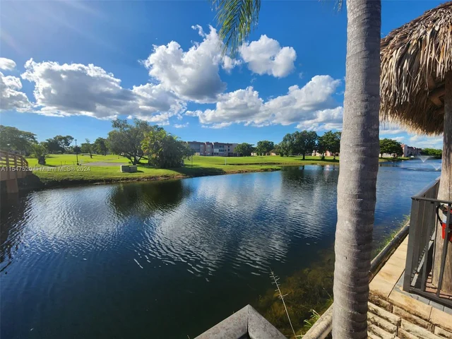 9281 Sunrise Lakes Blvd # 203, Sunrise FL 33322