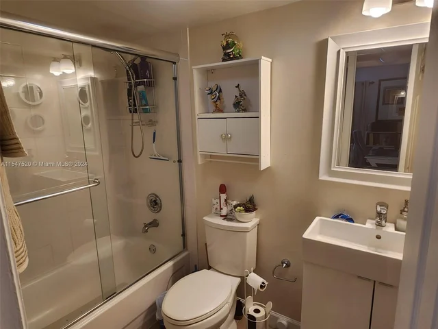 9281 Sunrise Lakes Blvd # 203, Sunrise FL 33322