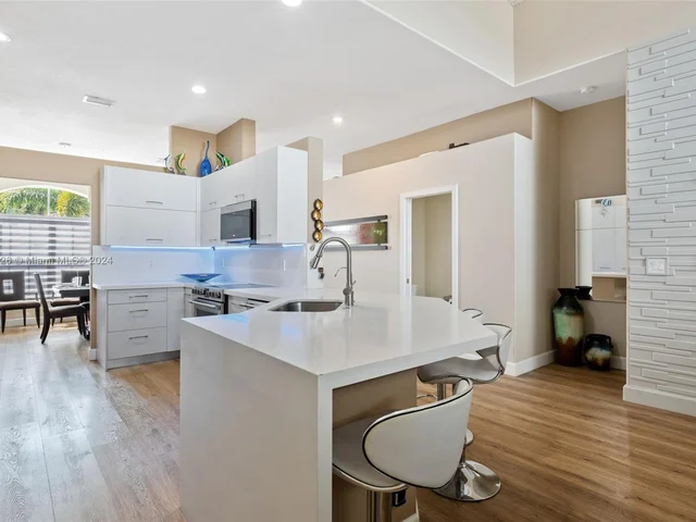 18361 NW 10th St, Pembroke Pines FL 33029