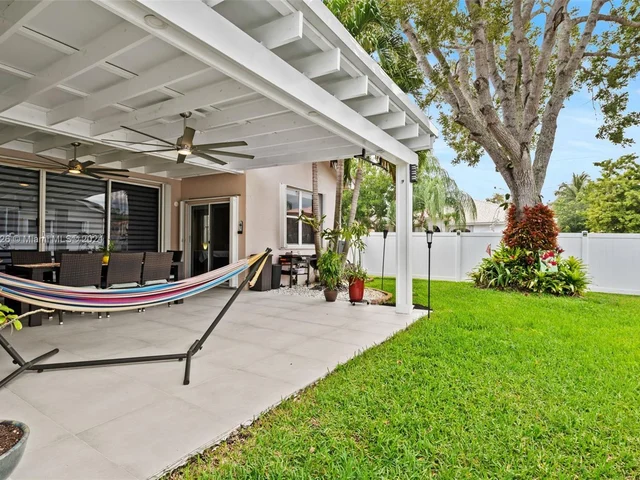 18361 NW 10th St, Pembroke Pines FL 33029