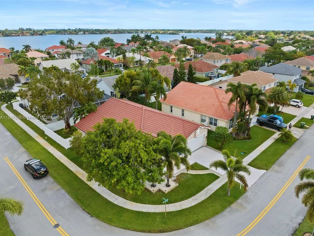 18361 NW 10th St, Pembroke Pines FL 33029