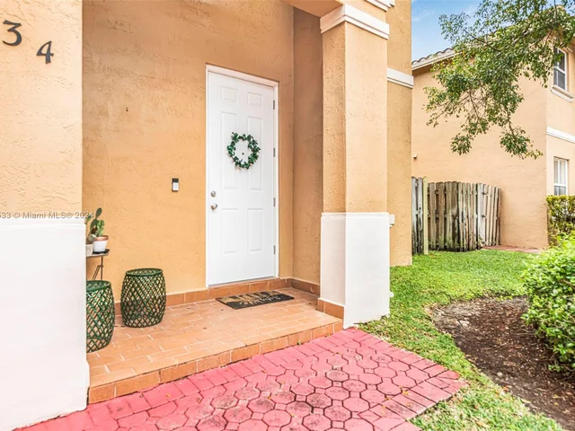 834 NW 135th Ave # 834, Pembroke Pines FL 33028