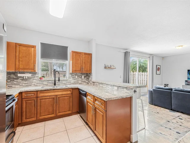 834 NW 135th Ave # 834, Pembroke Pines FL 33028