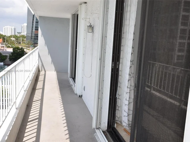 200 SE 15th Rd # 7A, Miami FL 33129