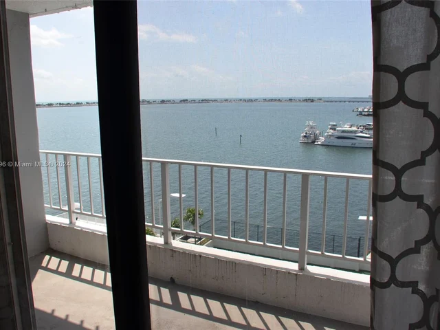 200 SE 15th Rd # 7A, Miami FL 33129