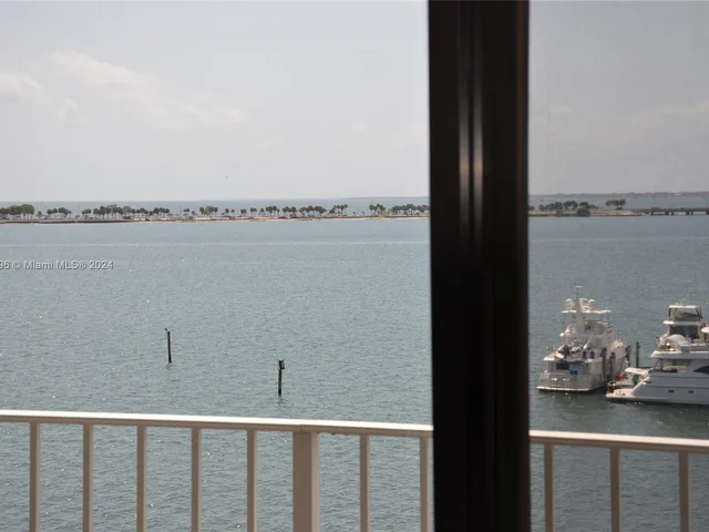 200 SE 15th Rd # 7A, Miami FL 33129