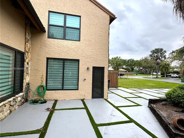 11323 SW 74th Ter, Miami FL 33173