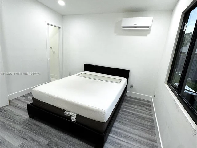 11323 SW 74th Ter, Miami FL 33173