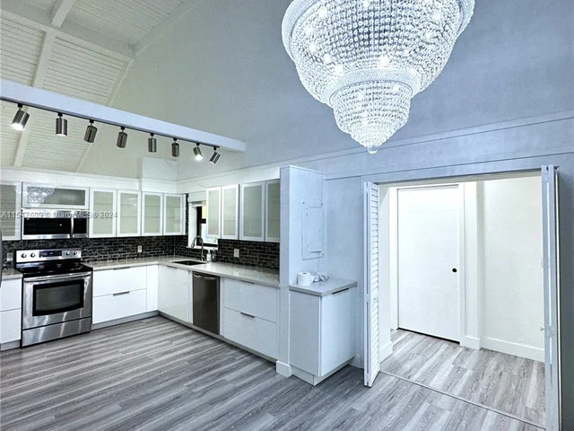 11323 SW 74th Ter, Miami FL 33173