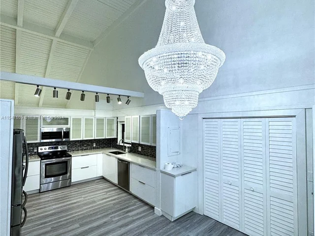 11323 SW 74th Ter, Miami FL 33173