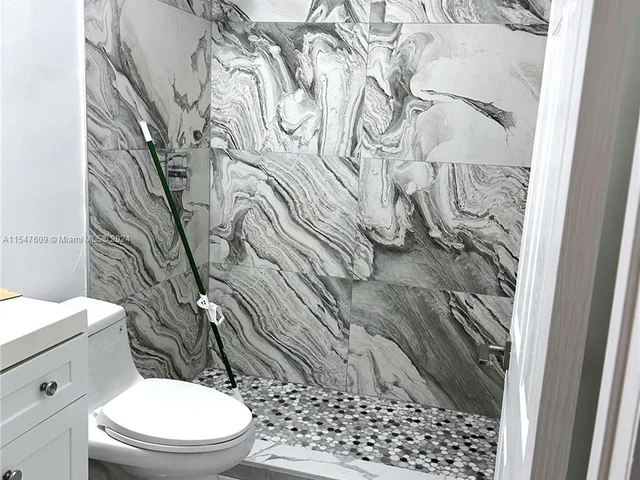 11323 SW 74th Ter, Miami FL 33173