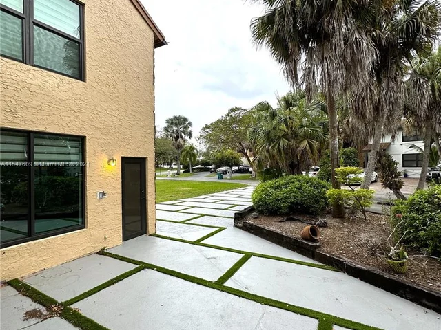 11323 SW 74th Ter, Miami FL 33173