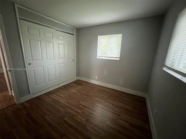 5801 Park Dr, Margate FL 33063