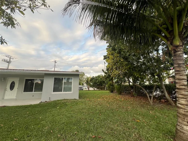 5801 Park Dr, Margate FL 33063