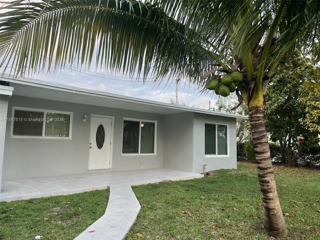 5801 Park Dr, Margate FL 33063