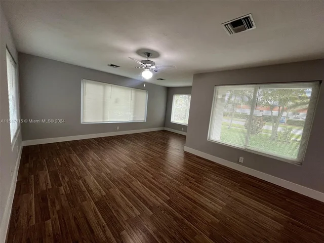 5801 Park Dr, Margate FL 33063