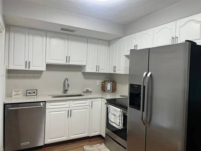 5801 Park Dr, Margate FL 33063