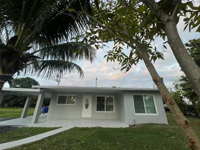 5801 Park Dr, Margate FL 33063