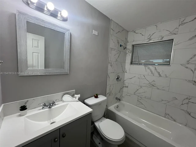 5801 Park Dr, Margate FL 33063